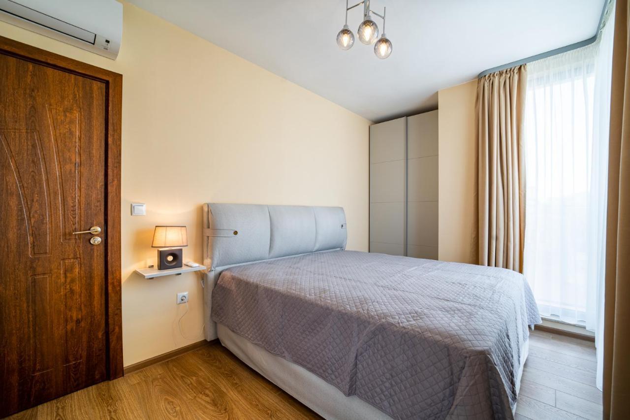 Brand New Downtown Apartment Варна Екстериор снимка